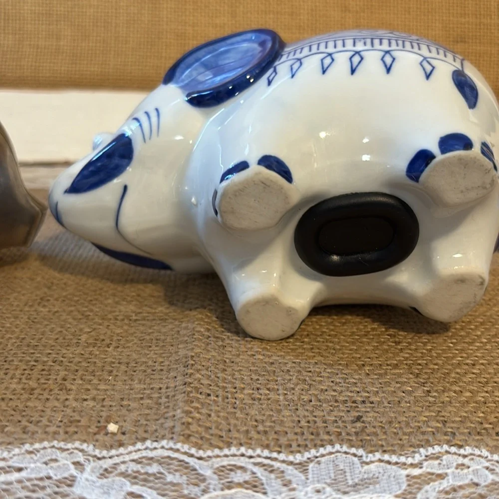 Two Vintage Coin Banks - Picture 7 of 7